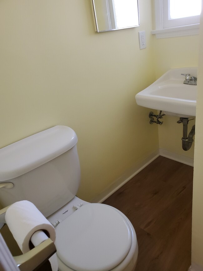 Photo - 148 N Beachwood Dr Unit Studio apt. Inc utilities