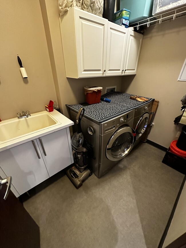 Photo - 311 E Superior St Unidad 902