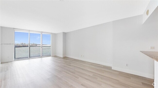 Building Photo - 325 S Biscayne Blvd Unit 2226 Rental