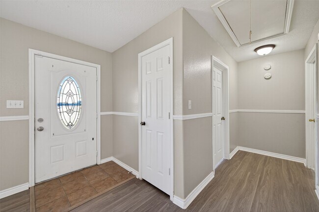 Photo - 210 N Shirley Ln