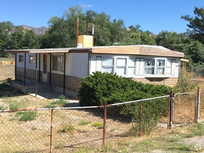 Building Photo - Country Life Rental