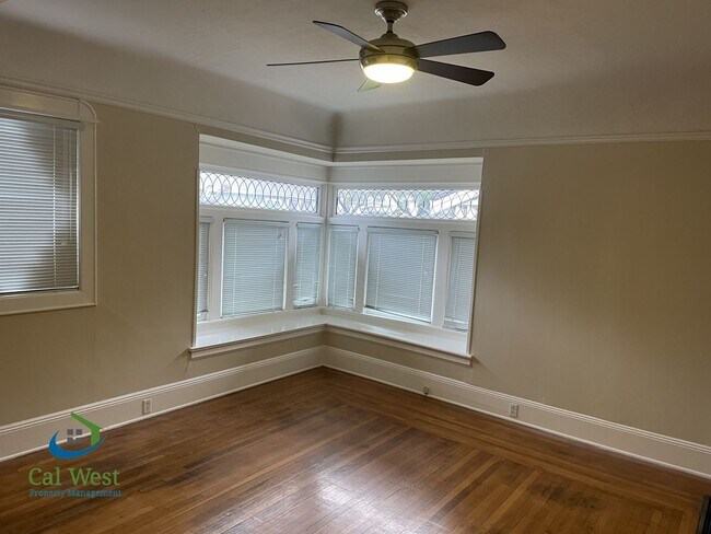 Photo - $2595 - 1Bed 1Bath Beautiful Duplex on a Tree Lined Street in the Rose Garden Area! Unidad 1212