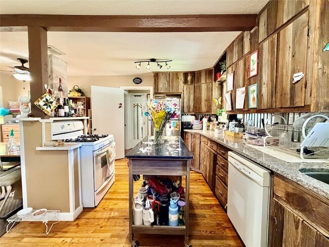 Photo - 701 W Mulberry St