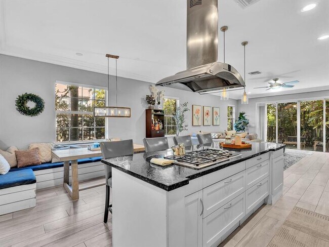 Photo - 421 SW 5th St