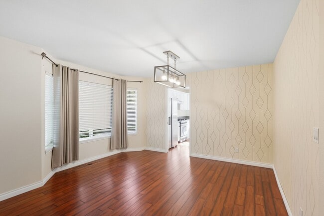 Photo - Corner Lot Charmer in Desirable Oak Meadow...
