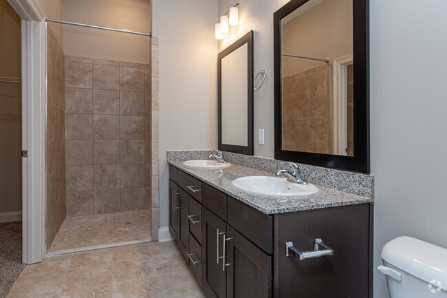 2 BR, 2 BA -1,048 SF