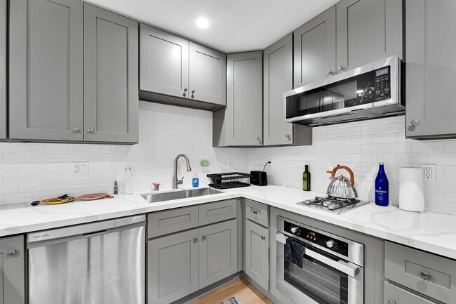 Photo - 1240 W 29th St Unidad 9