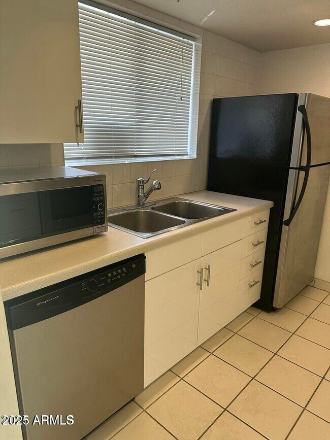 Photo - 4701 N 68th St Unidad 148