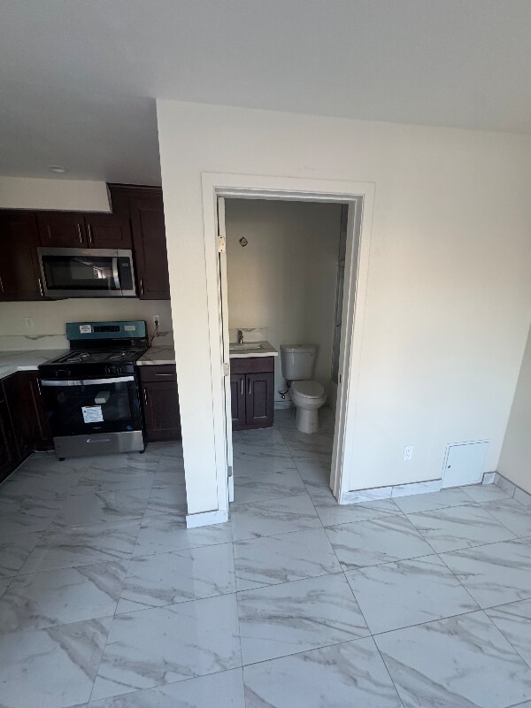 Photo - 1193 N Ardmore Ave Unidad 11