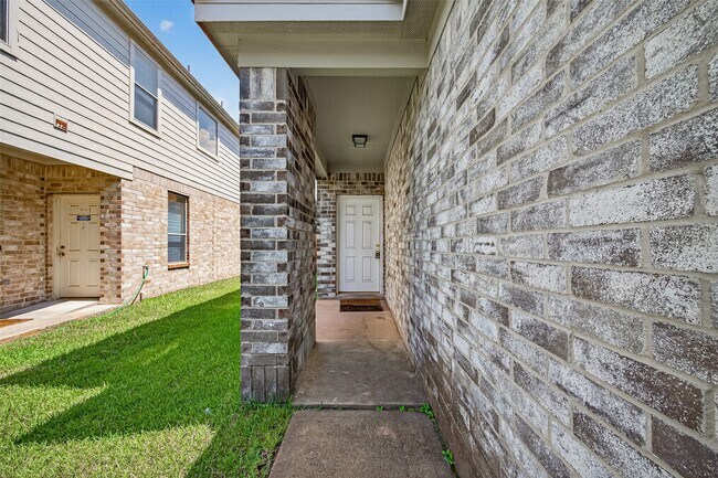 Photo - 15430 Elm Leaf Pl