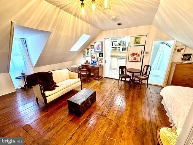 Building Photo - 1016 Prince St