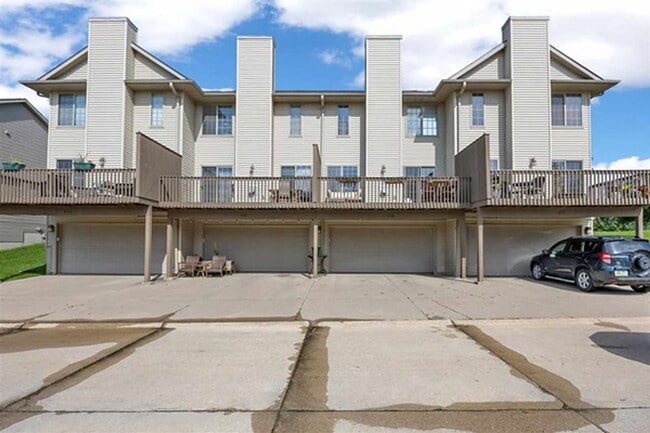 Photo - 2 Bedroom, 2-1/2 Bath Townhouse on Iowa City East Side!!
