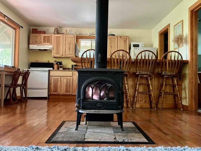 Photo - 462 Old Barn Rd