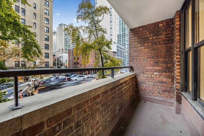 Photo - 137 E 38th St