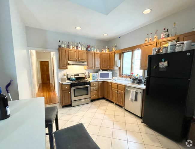 Building Photo - 19 Bucknam St Unit 3 Rental
