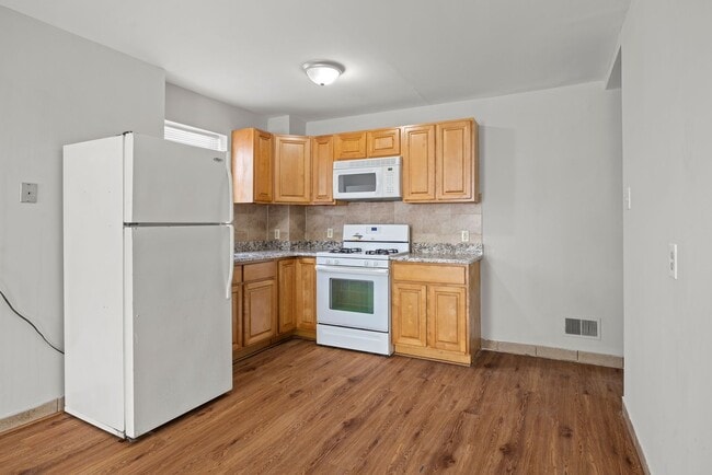 4831 Longshore Ave Unidad 2F