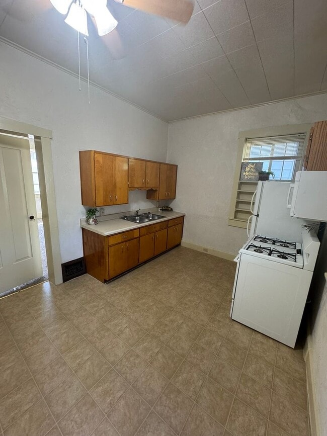 Photo - Available now 2 bed/1 bath