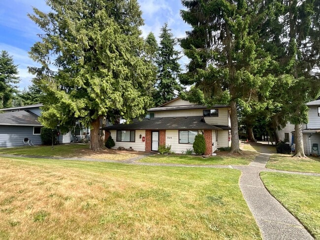 Building Photo - Move-In Ready 2-Bedroom 1 Bathroom Apartme... Unit B Rental