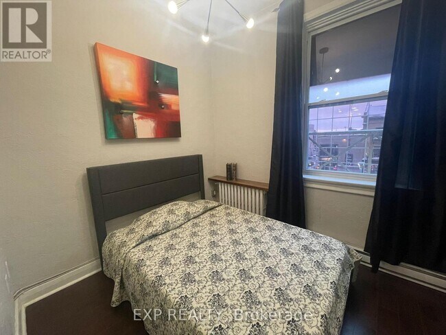 Photo - 111 Dundas St