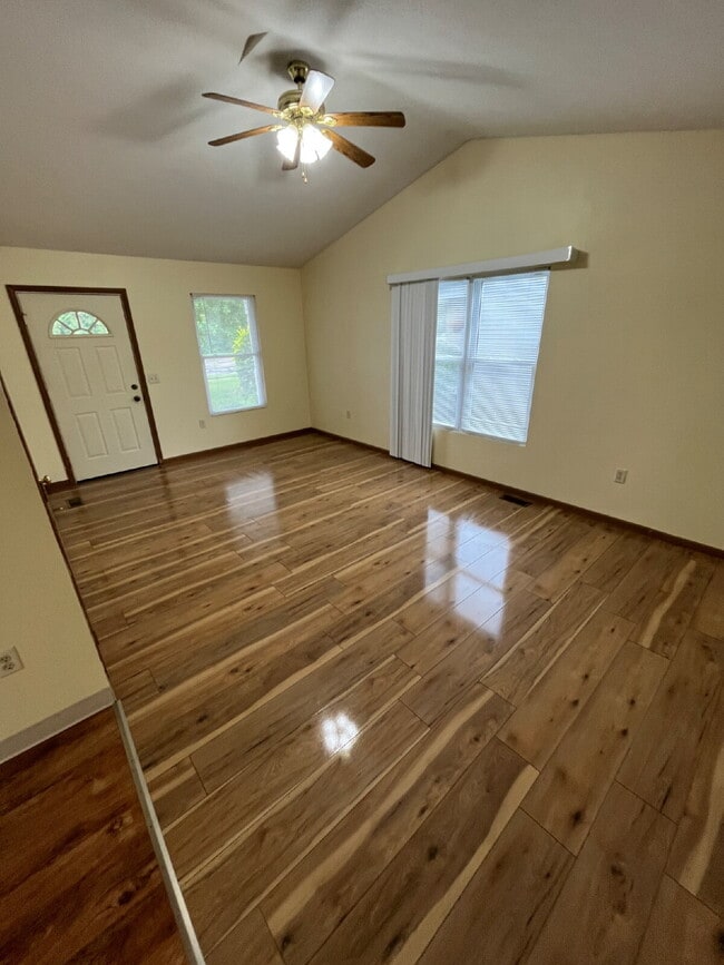 1352 Campbell Rd