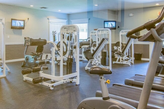 Photo - Ground Floor 2 Bedroom 1 Bathroom in Riverview, FL - Walk to Riverview Theater Unit 101