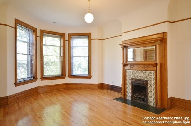 Building Photo - 2214 N Kenmore Ave Rental