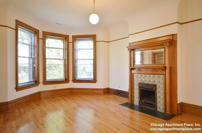 Photo - 2214 N Kenmore Ave Apartments