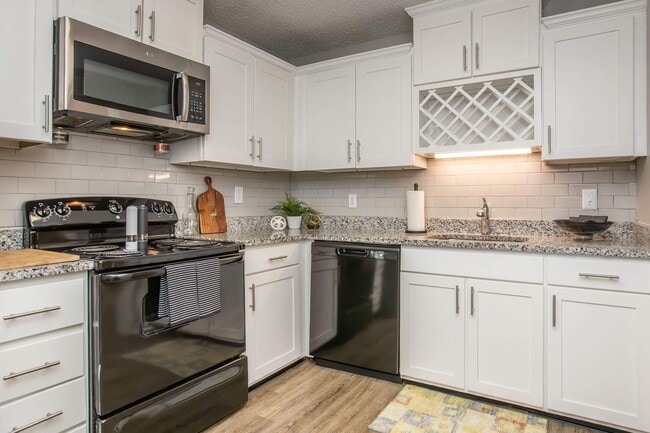 Kingston Pointe Apartments