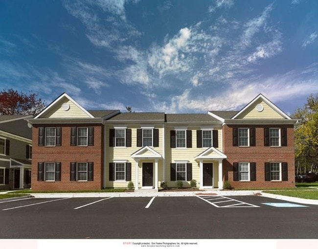 Calvert Heights Townhouse Apartments - Calvert Heights Townhouse Apartments