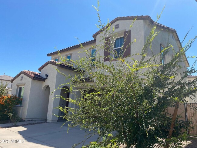 Building Photo - 823 W Gail Dr
