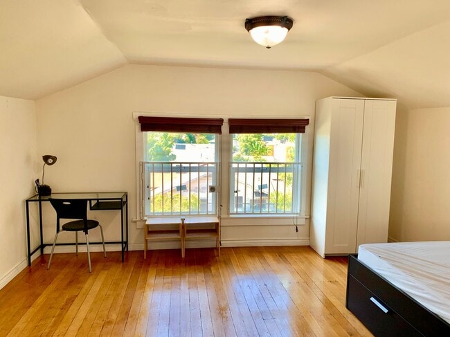 Photo - 1327 W 35th St Unit 3G