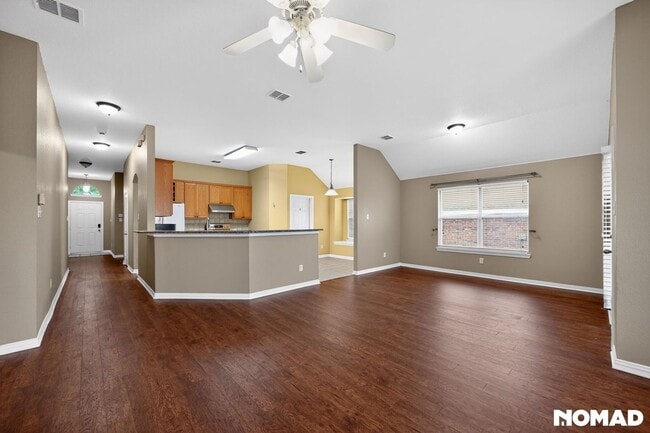 Photo - 409 Lois Ln