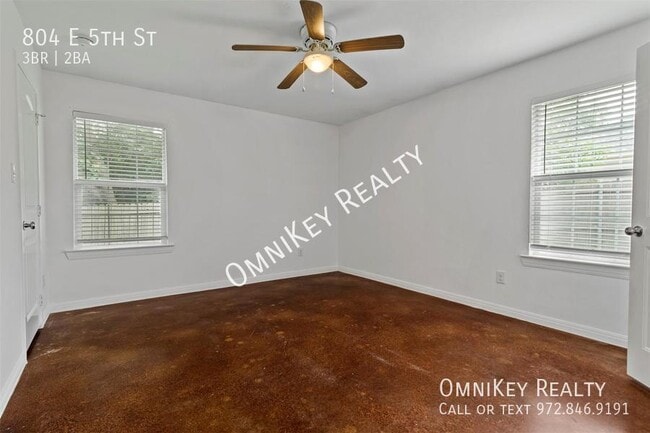 Photo - 804 E 5th St