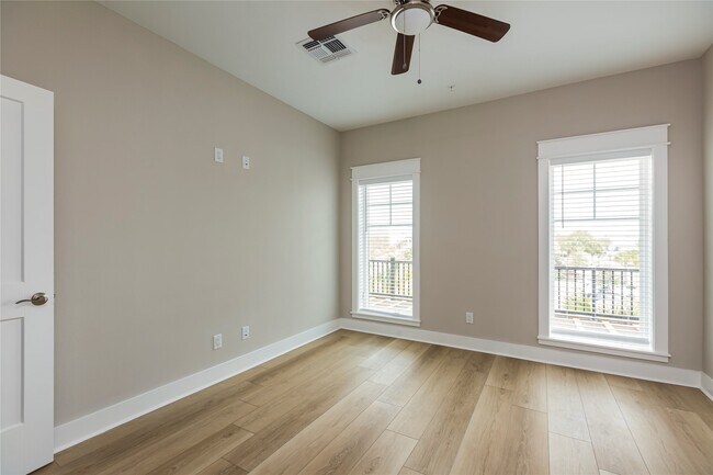 Photo - 12 Evia Main Unit 2202