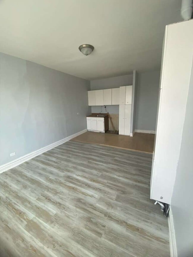 Building Photo - 5960 W Roosevelt Rd Rental