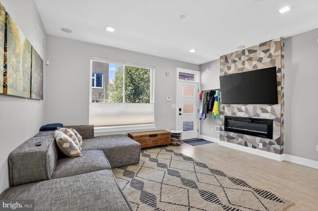 Photo - 722 E Thompson St