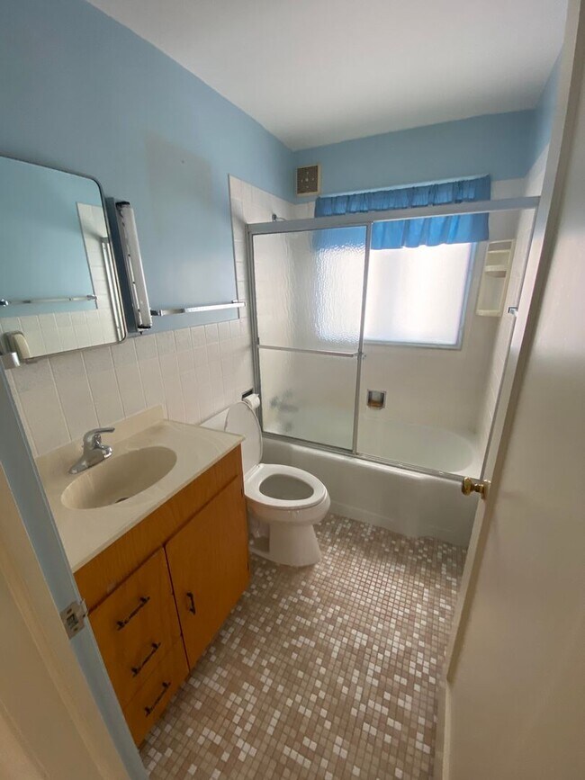 Photo - AVAILABLE JUNE - 3 BED 1 BATH