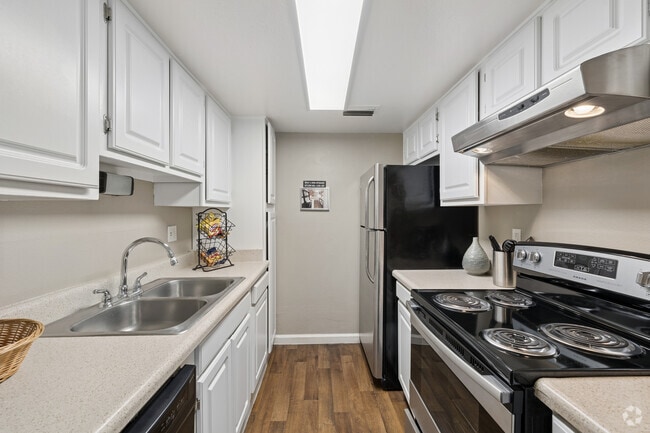 2BR, 1BA - 720SF - Kitchen