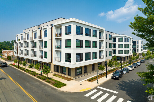 Building Photo - 10th & Dairy Rental