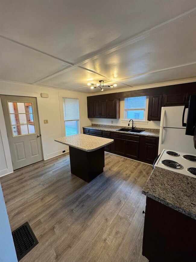 Photo - 26-28-28 High St