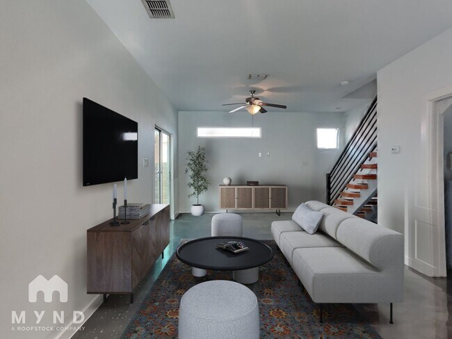 Photo - 118 E Myrtle St