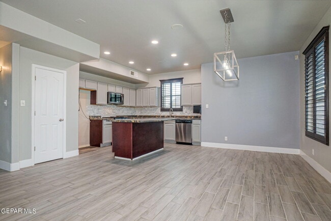 Photo - 13292 Emerald Isle St