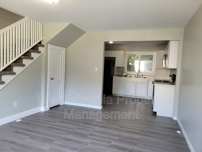 Photo - 200 Lewis St