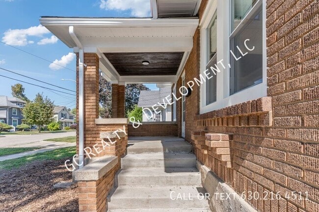 Photo - 375 Moseley St