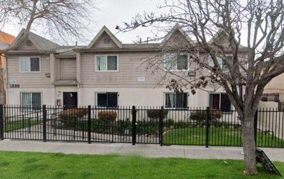 Building Photo - 1330 W 57th St