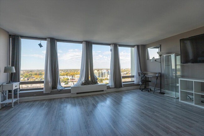 Photo - 5445 N Sheridan Rd