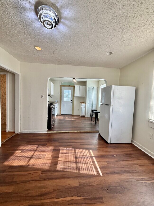 Photo - 2313 Stafford St