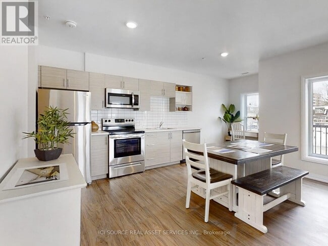 Photo - 233 Dunlop St W Unit 809