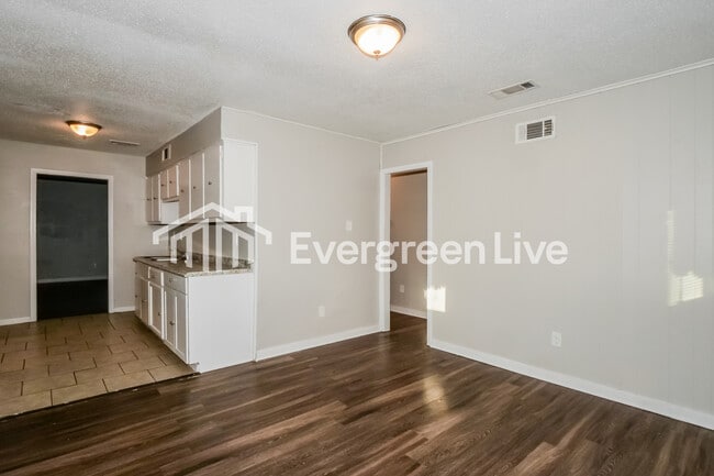 Photo - 3325 Cedar Springs Dr