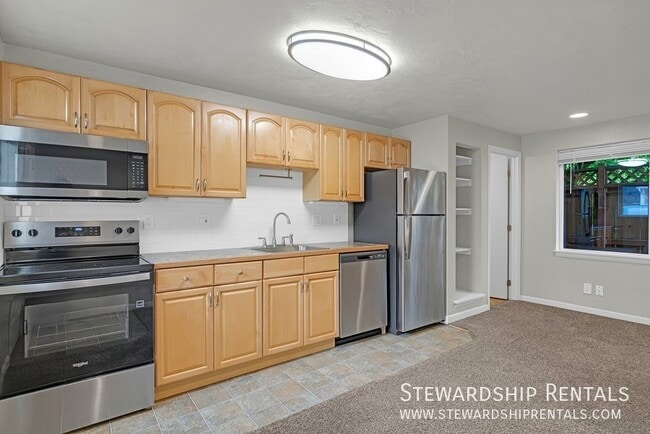 Photo - 1431 1/2 W. Broadway Avenue-